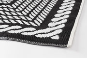 Kashan White-Black Carpet 180X270