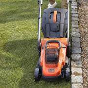 Black & Decker BCMW3318L2-QW cordless lawnmower with double 18V battery