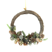 Crown with pine cones and white berries cmø28h7