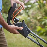 Black & Decker BCMW3318L2-QW cordless lawnmower with double 18V battery